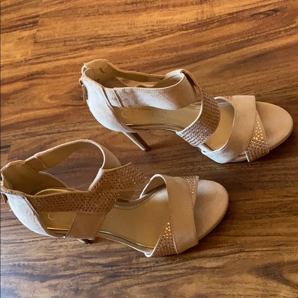 Shoes - Picture 1 of 3